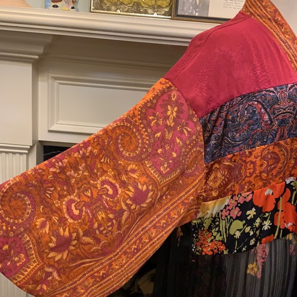 NWOT. “Free People” fuchsia print Kimono - Picture 4 of 7